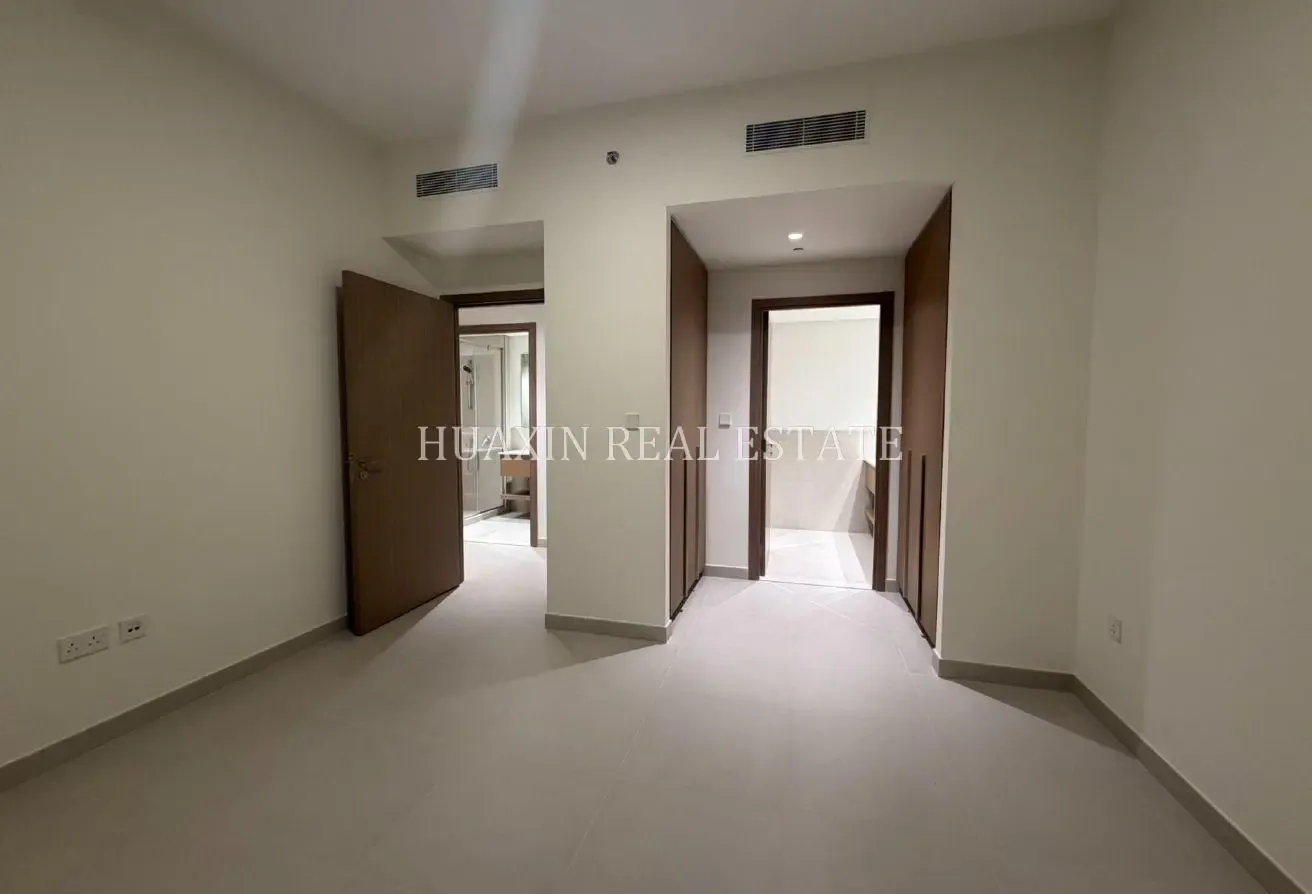 Beach Access| Brand New | Low Floor