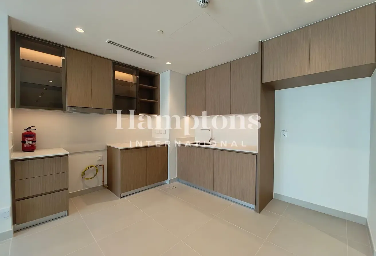 Brand New | Top Floor | Multiple Cheques
