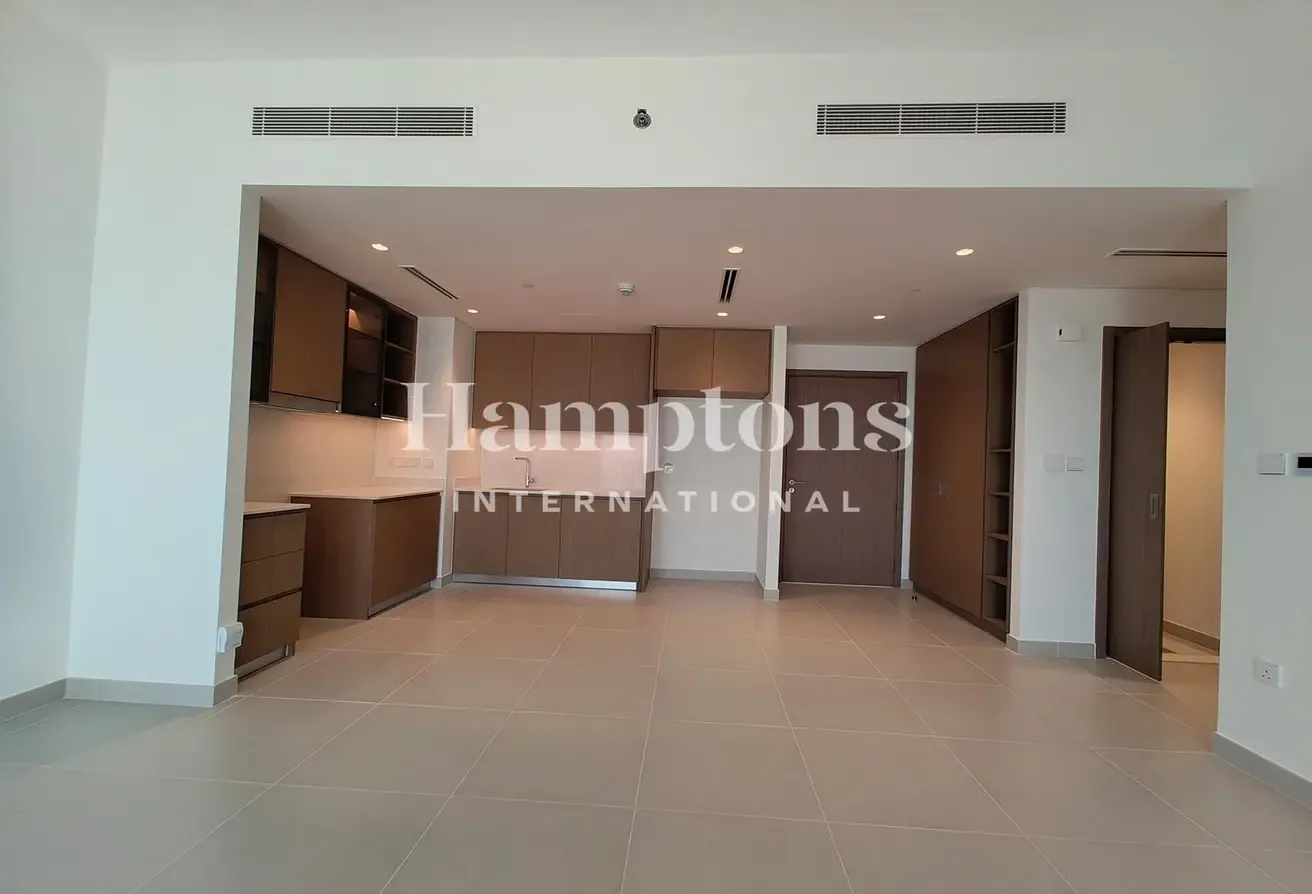 Brand New | Top Floor | Multiple Cheques