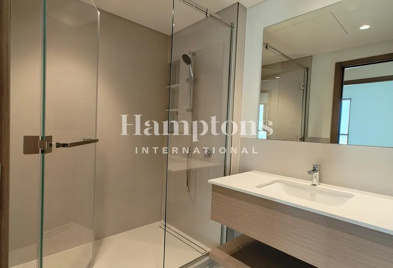 Brand New | Top Floor | Multiple Cheques