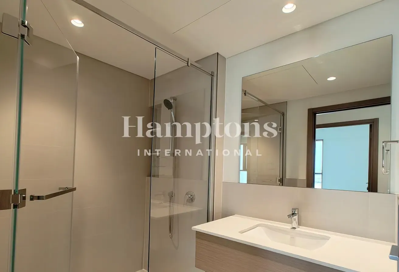 Brand New | Top Floor | Multiple Cheques