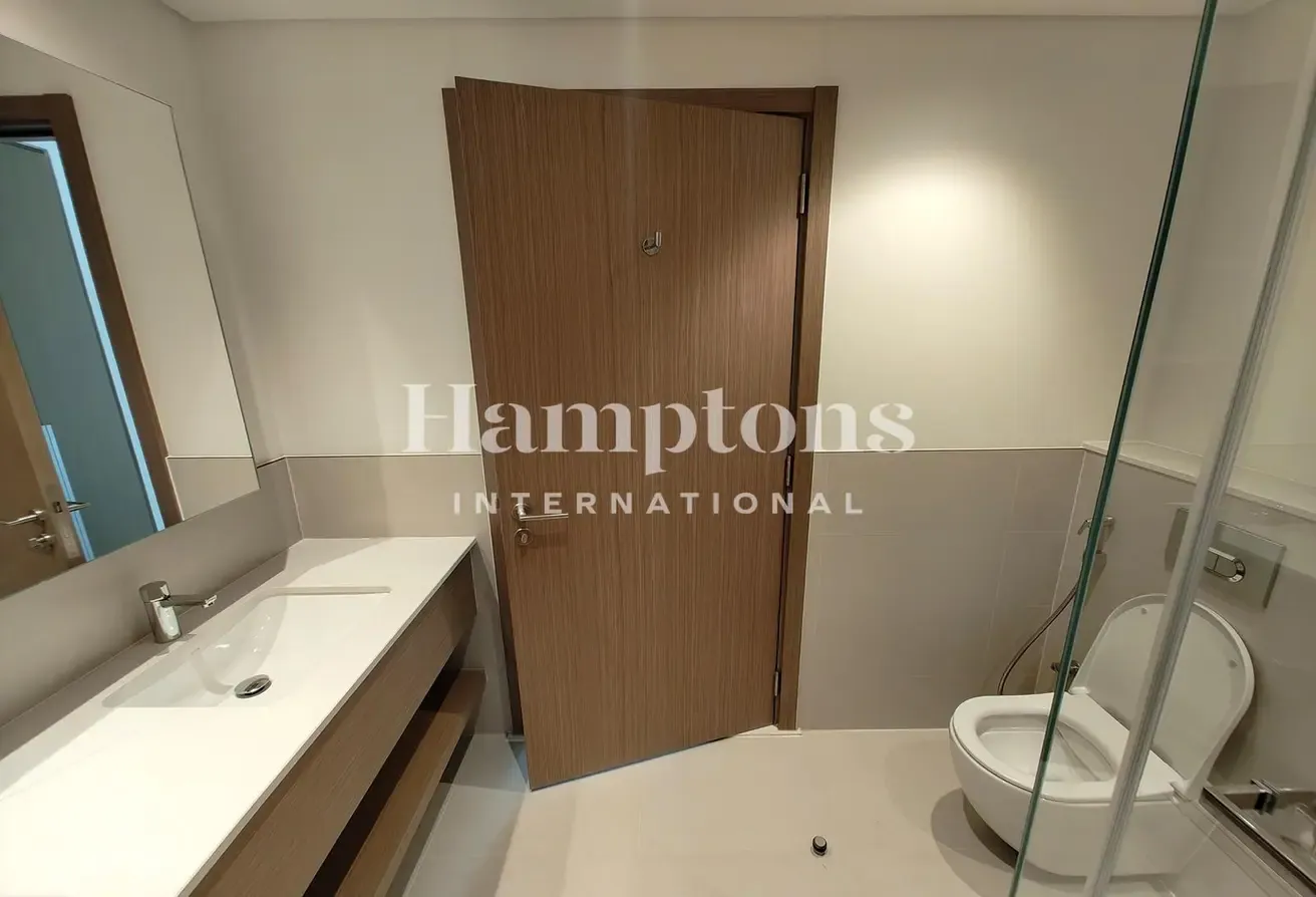 Brand New | Top Floor | Multiple Cheques