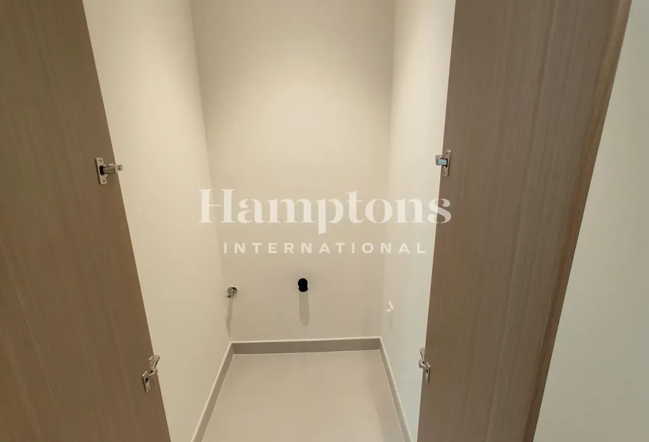 Brand New | Top Floor | Multiple Cheques