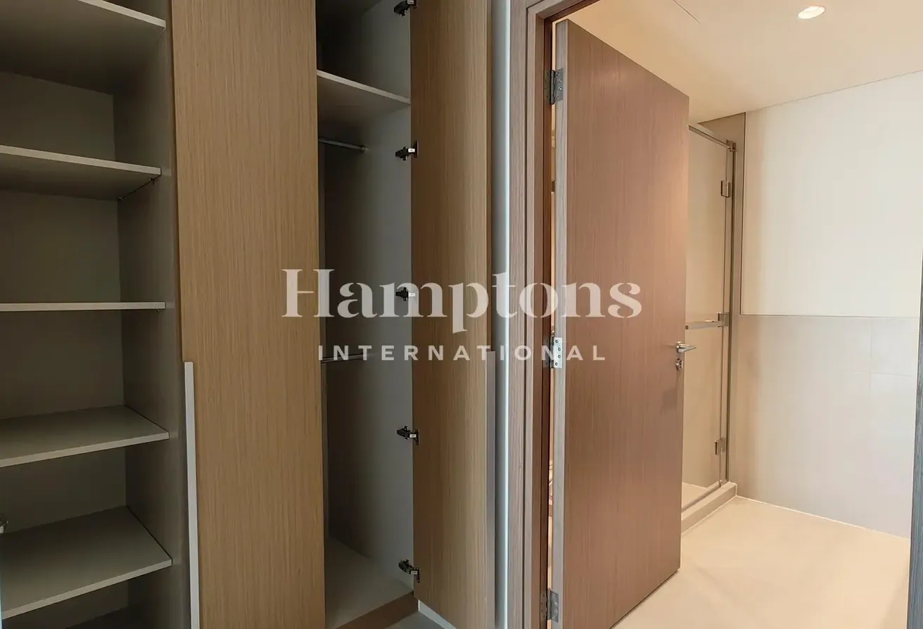 Brand New | Top Floor | Multiple Cheques