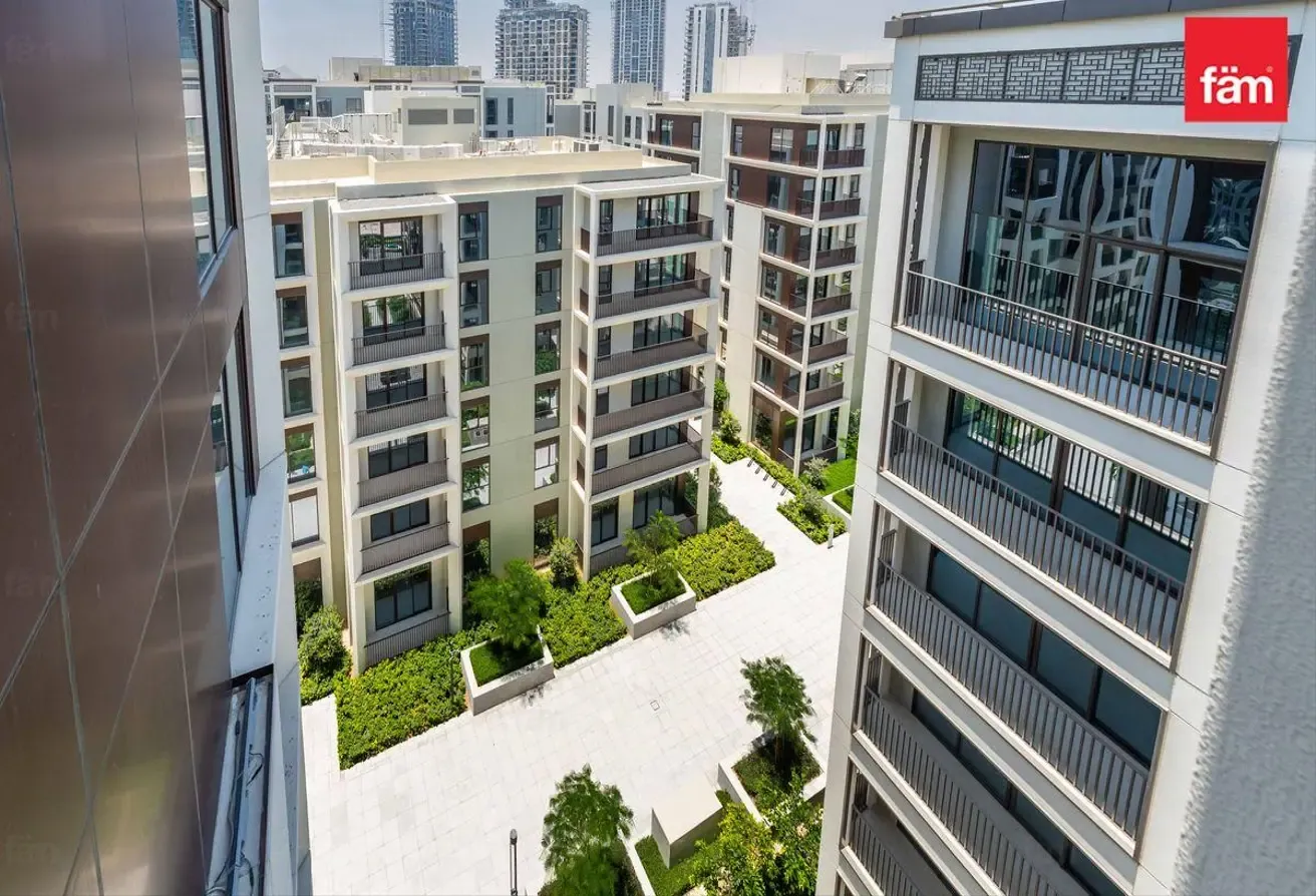 Modern Layout | Bright Unit | High Floor