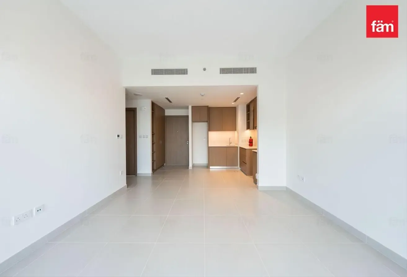Modern Layout | Bright Unit | High Floor