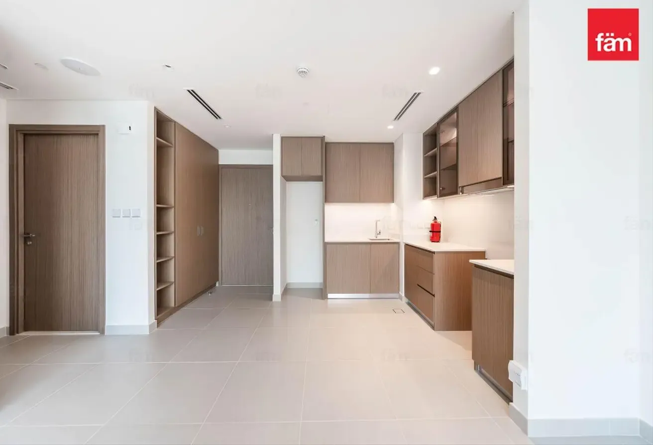 Modern Layout | Bright Unit | High Floor