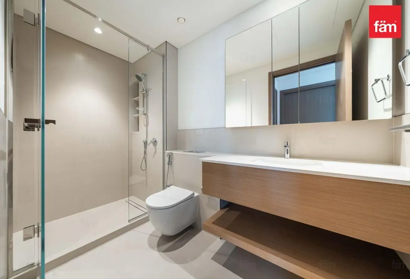 Modern Layout | Bright Unit | High Floor