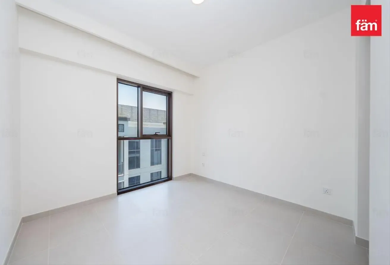 Modern Layout | Bright Unit | High Floor