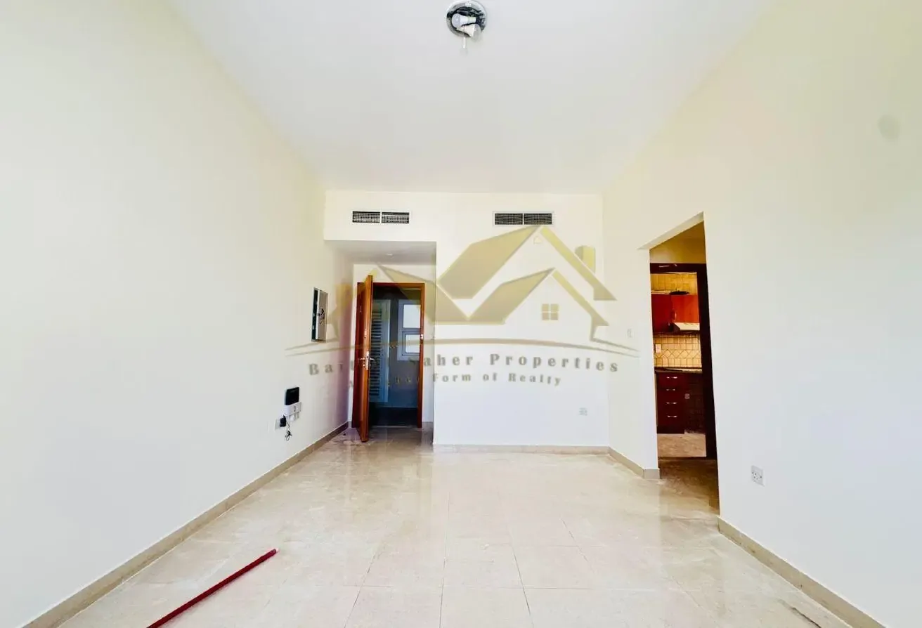 1 BHK Apartment in Bur Dubai with parking