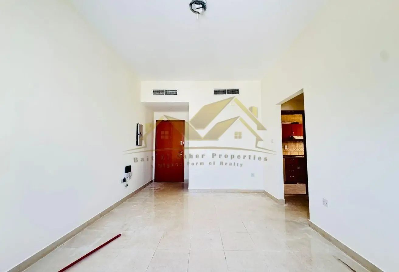 1 BHK Apartment in Bur Dubai with parking