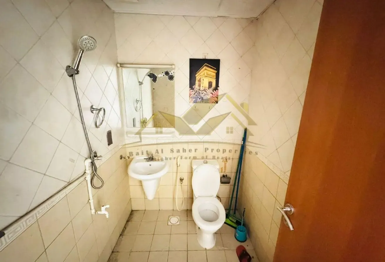1 BHK Apartment in Bur Dubai with parking