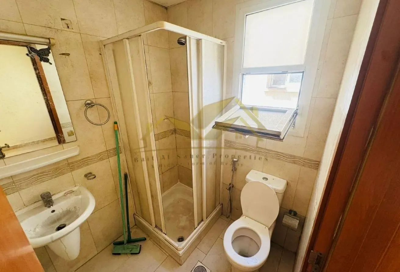 1 BHK Apartment in Bur Dubai with parking