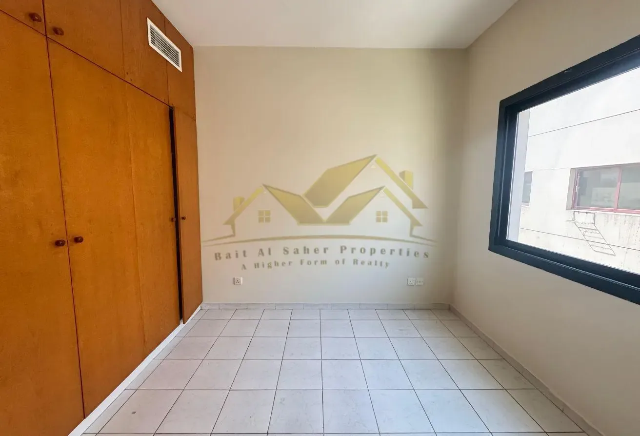 2 BR Apartment in Bur Dubai with Pool & Gym