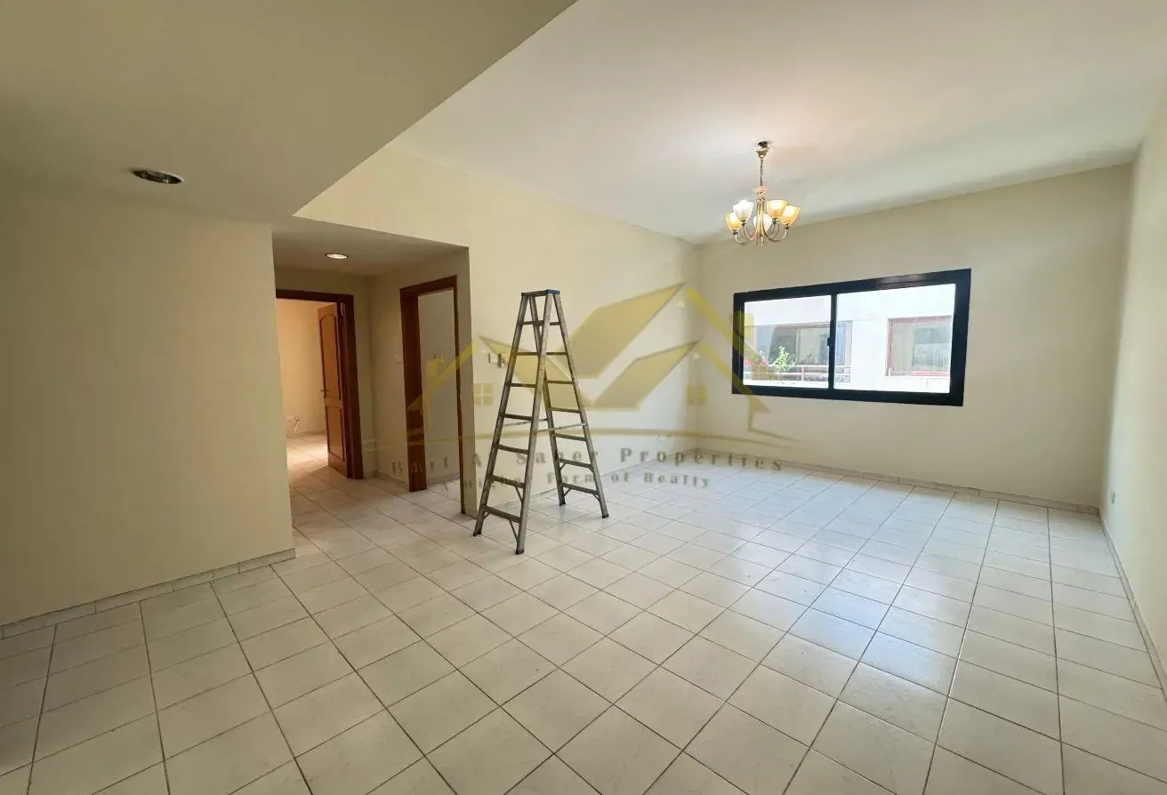 2 BR Apartment in Bur Dubai with Pool & Gym