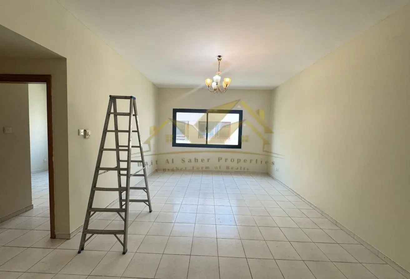 2 BR Apartment in Bur Dubai with Pool & Gym