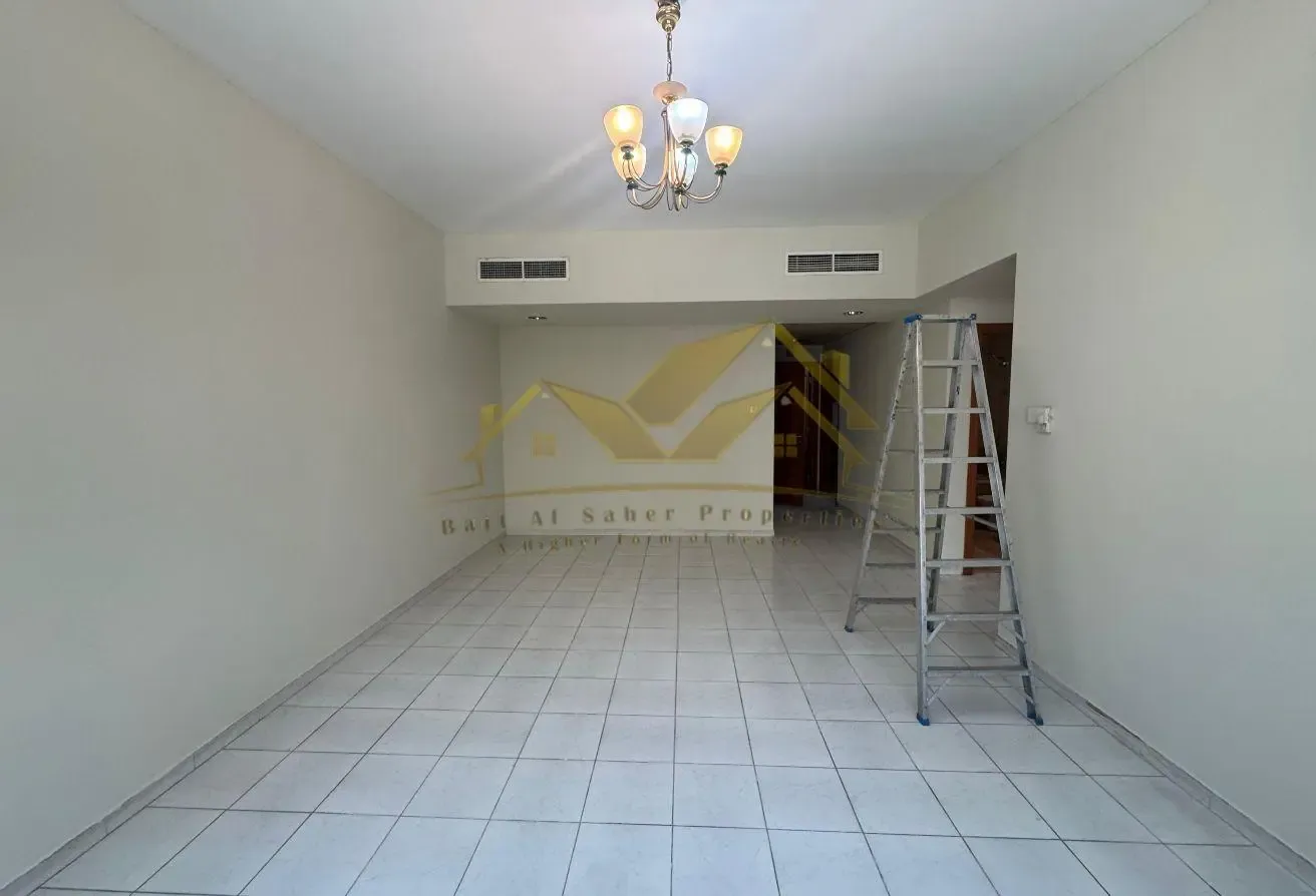 2 BR Apartment in Bur Dubai with Pool & Gym
