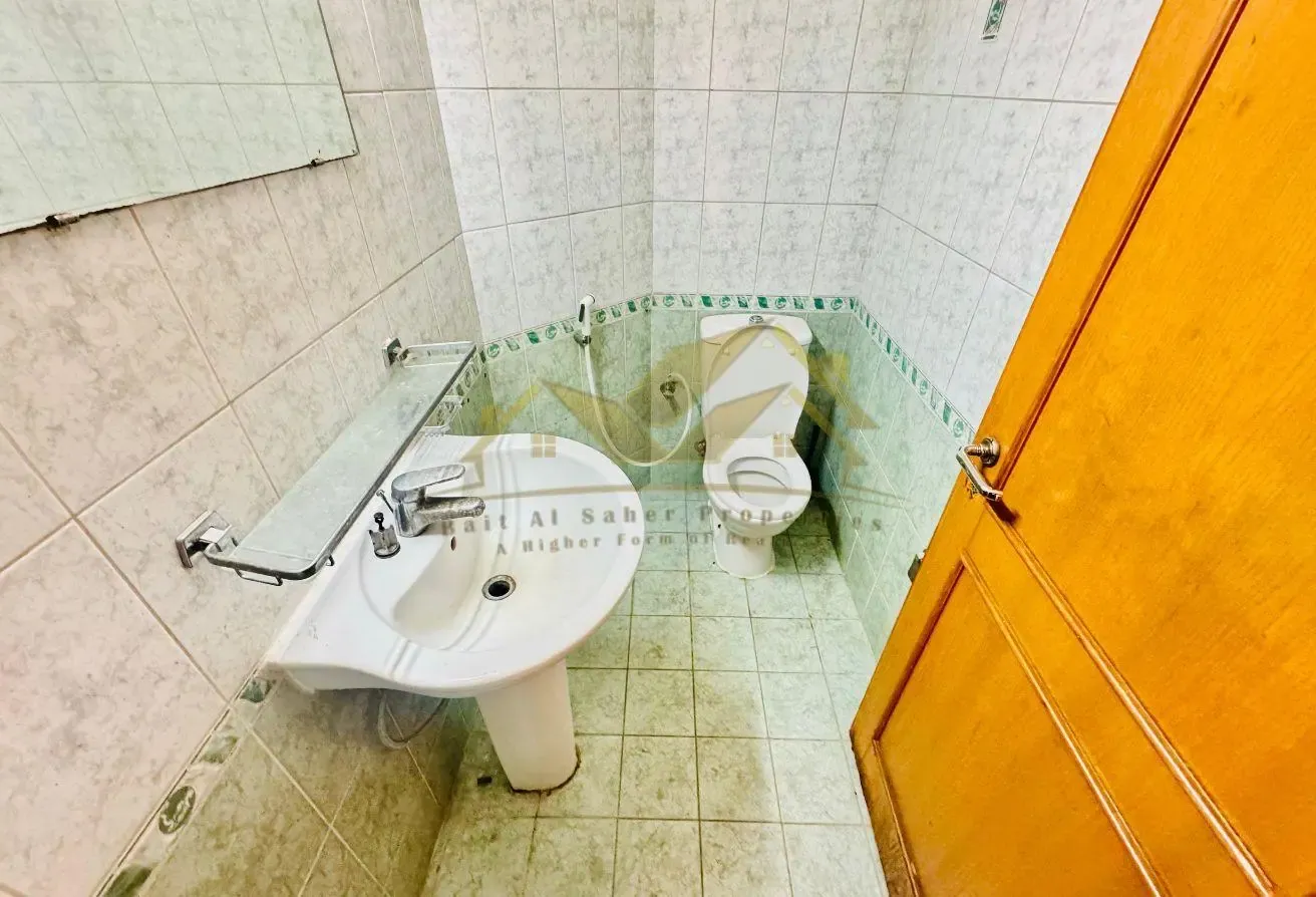 2 BR Apartment in Bur Dubai with Pool & Gym