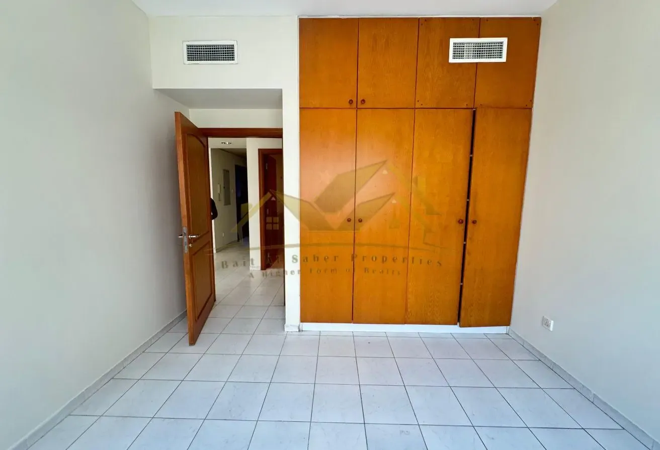 2 BR Apartment in Bur Dubai with Pool & Gym