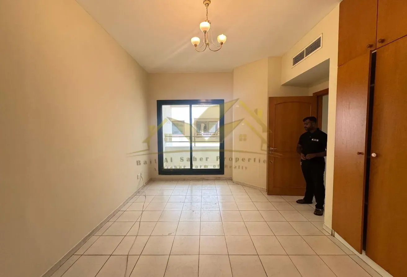 2 BR Apartment in Bur Dubai with Pool & Gym