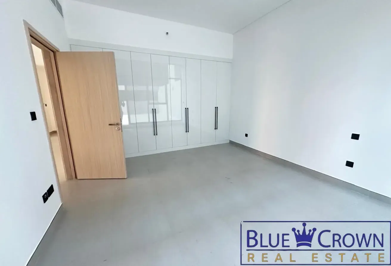 Hot location 1 Minute Walk BURJMAN Metro Prime Loc