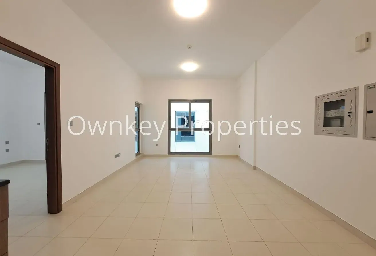 Specious/1 Bedroom Hall/With Balcony/Close Metro