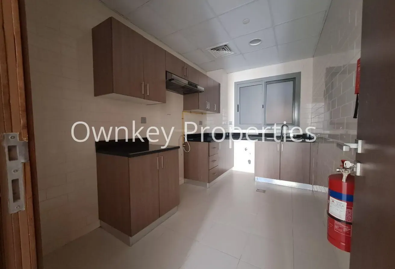 Specious/2 Bedroom Hall/With Balcony/Close To Metr