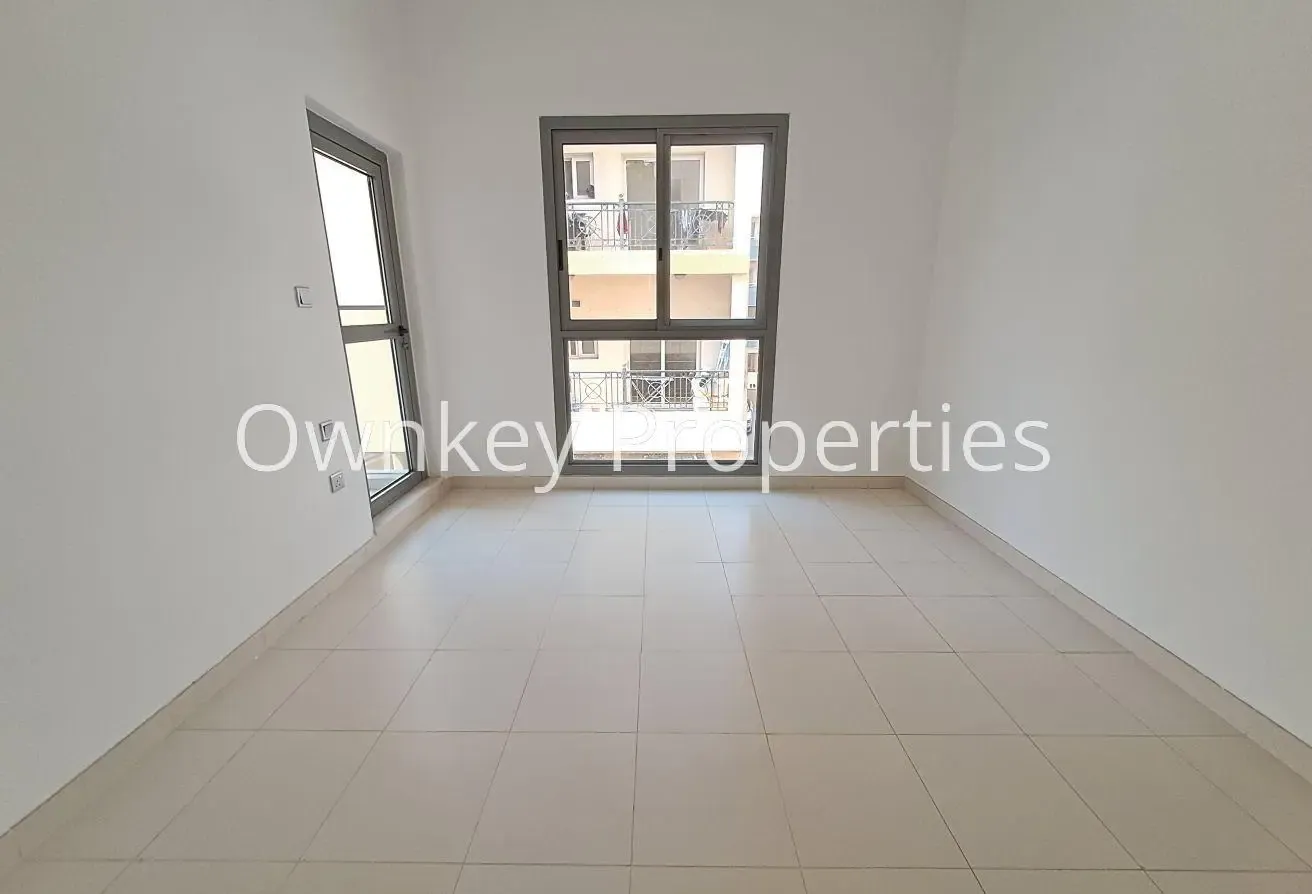 Specious/2 Bedroom Hall/With Balcony/Close To Metr