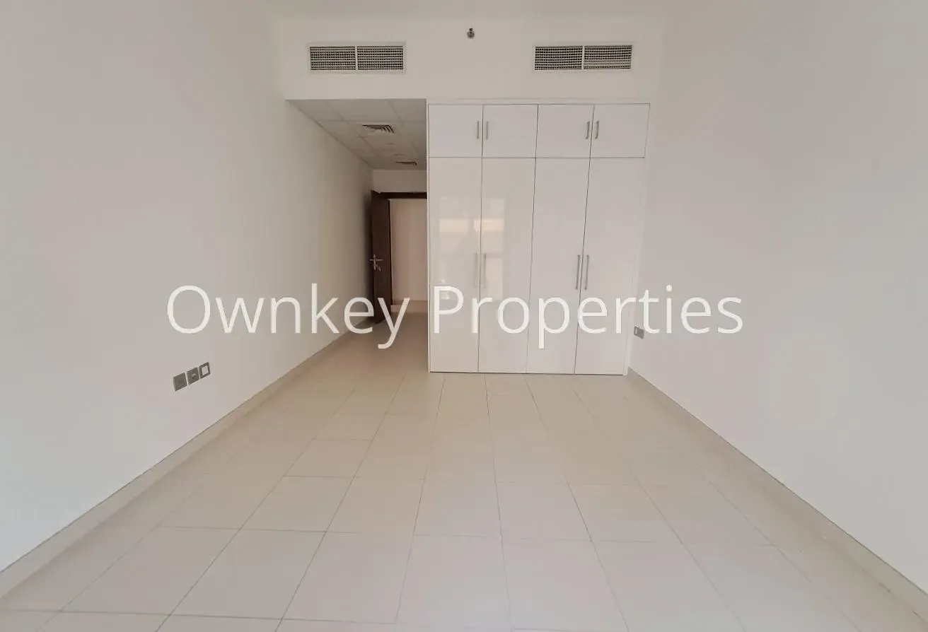 Specious/2 Bedroom Hall/With Balcony/Close To Metr