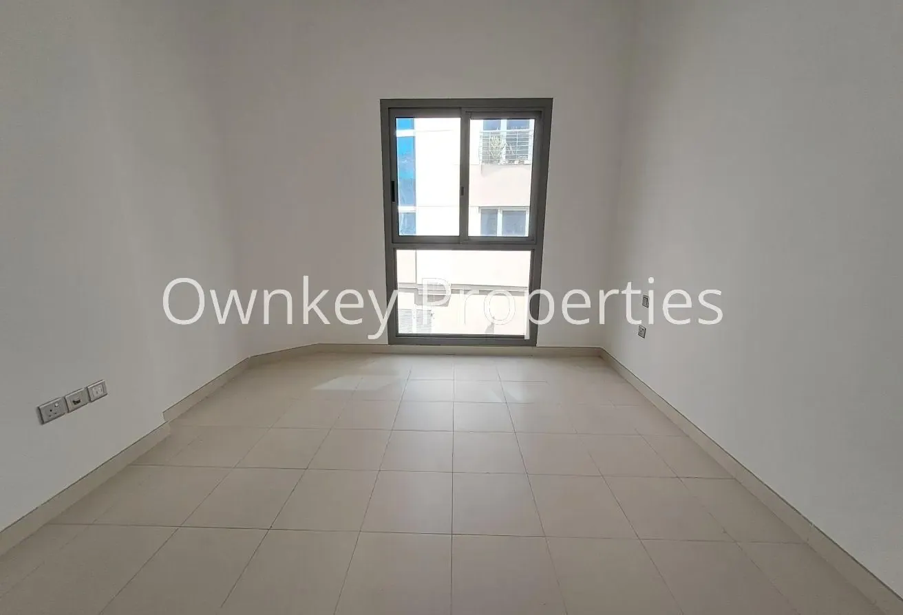 Specious/2 Bedroom Hall/With Balcony/Close To Metr