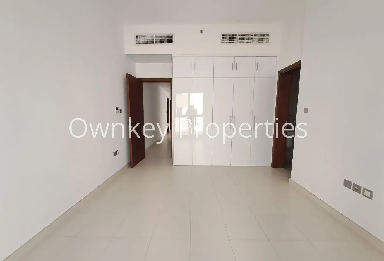 Specious/2 Bedroom Hall/With Balcony/Close To Metr