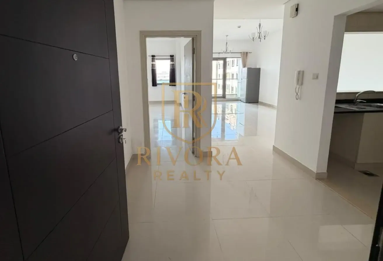 1 BHK I CHILLER FREE I BIG BALCONY