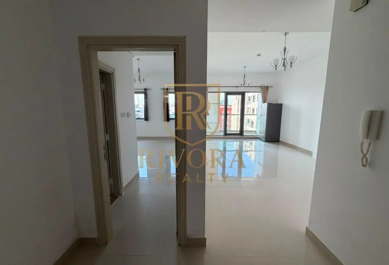 1 BHK I CHILLER FREE I BIG BALCONY