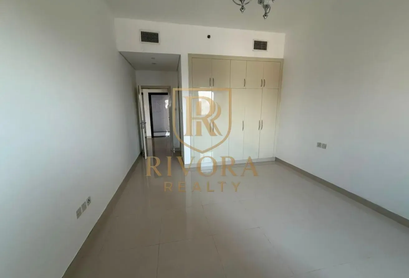 1 BHK I CHILLER FREE I BIG BALCONY