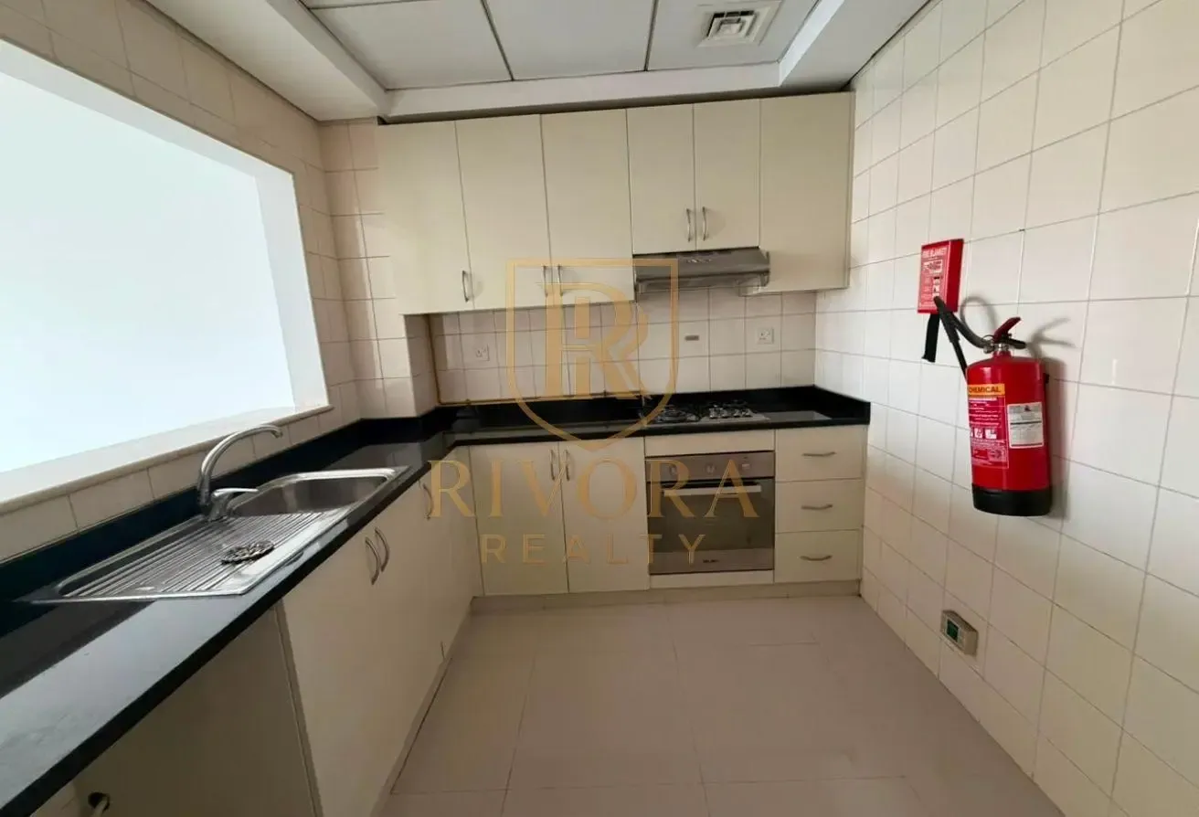 1 BHK I CHILLER FREE I BIG BALCONY