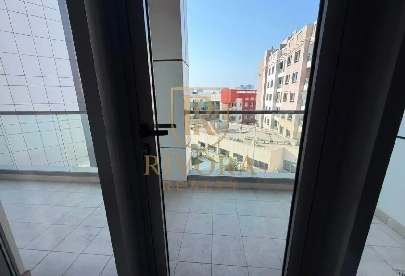 1 BHK I CHILLER FREE I BIG BALCONY
