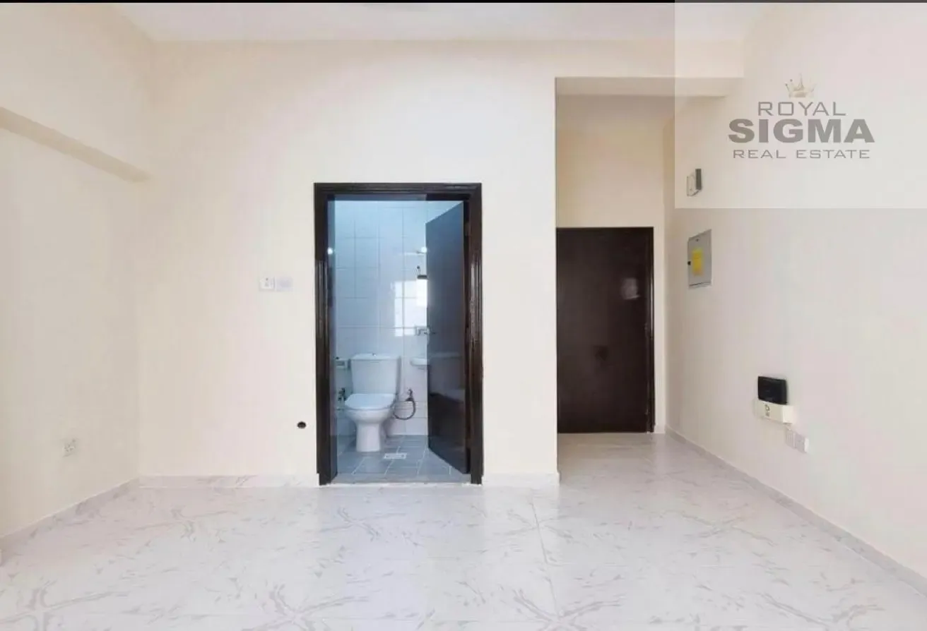 Studio Apartment in Bur Dubai with Landmark View