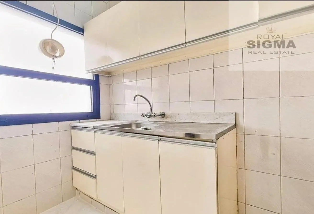 Studio Apartment in Bur Dubai with Landmark View