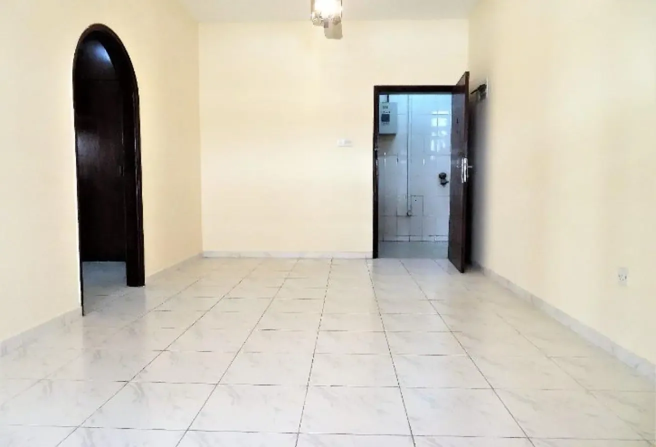 HUGE 1 BHK OPP KHOORY HOTEL APARTMENT BURDUBAI