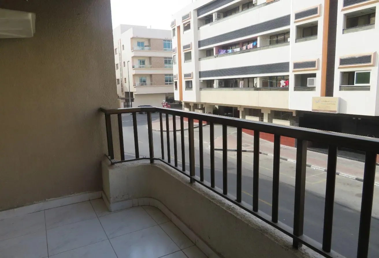 HUGE 1 BHK OPP KHOORY HOTEL APARTMENT BURDUBAI
