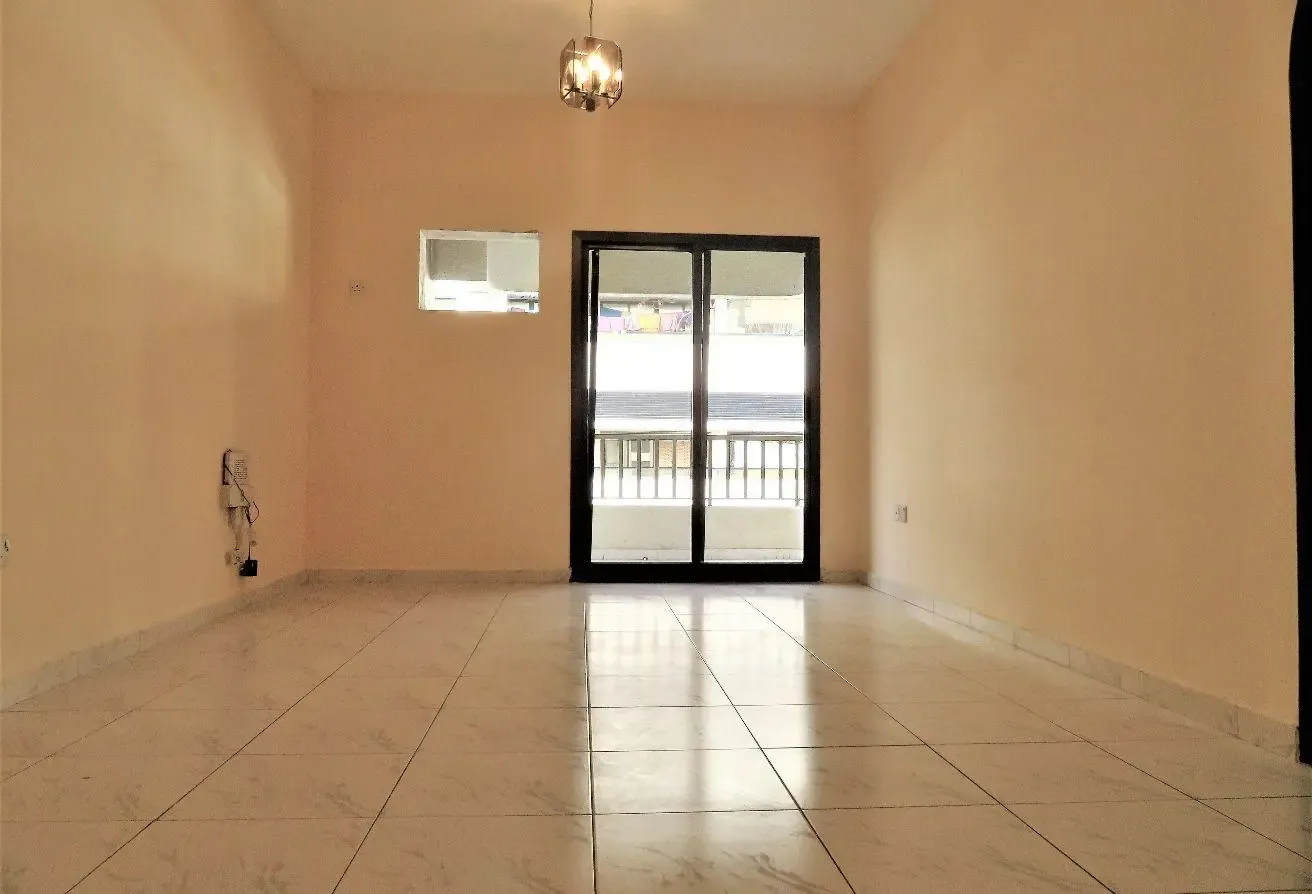 HUGE 1 BHK OPP KHOORY HOTEL APARTMENT BURDUBAI