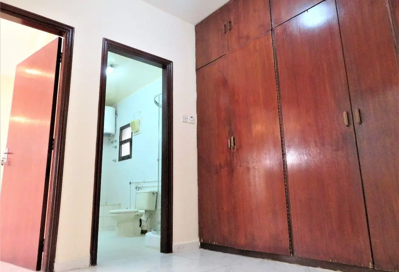 HUGE 1 BHK OPP KHOORY HOTEL APARTMENT BURDUBAI