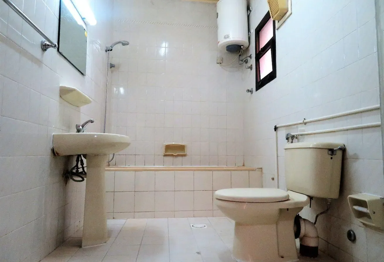HUGE 1 BHK OPP KHOORY HOTEL APARTMENT BURDUBAI
