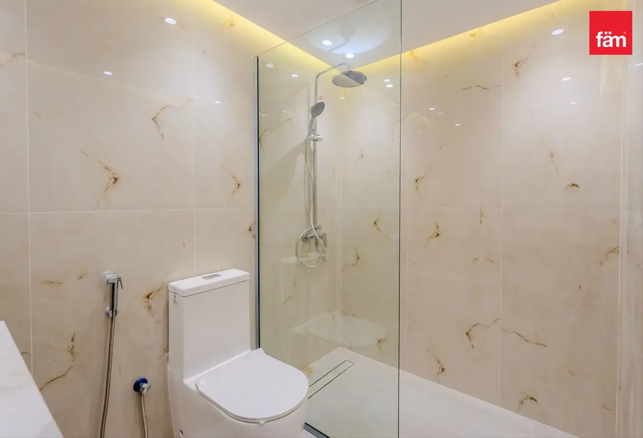 Pool Golf View | Spacious | Modern Bright Layout
