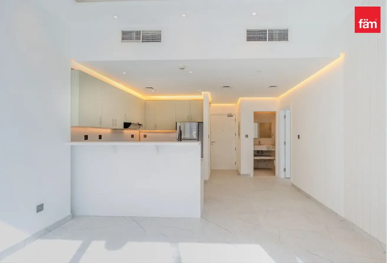 Pool Golf View | Spacious | Modern Bright Layout