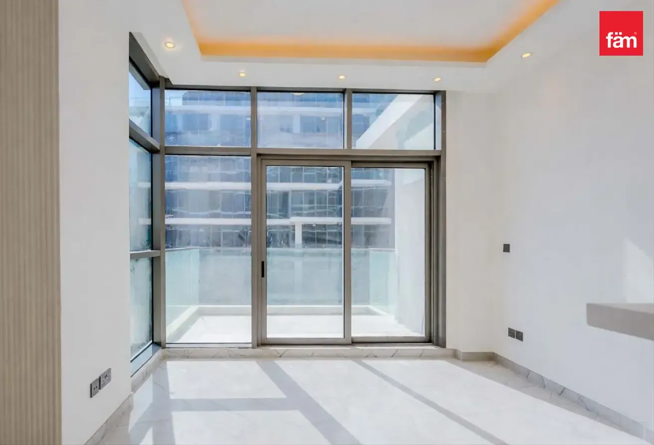 Pool Golf View | Spacious | Modern Bright Layout