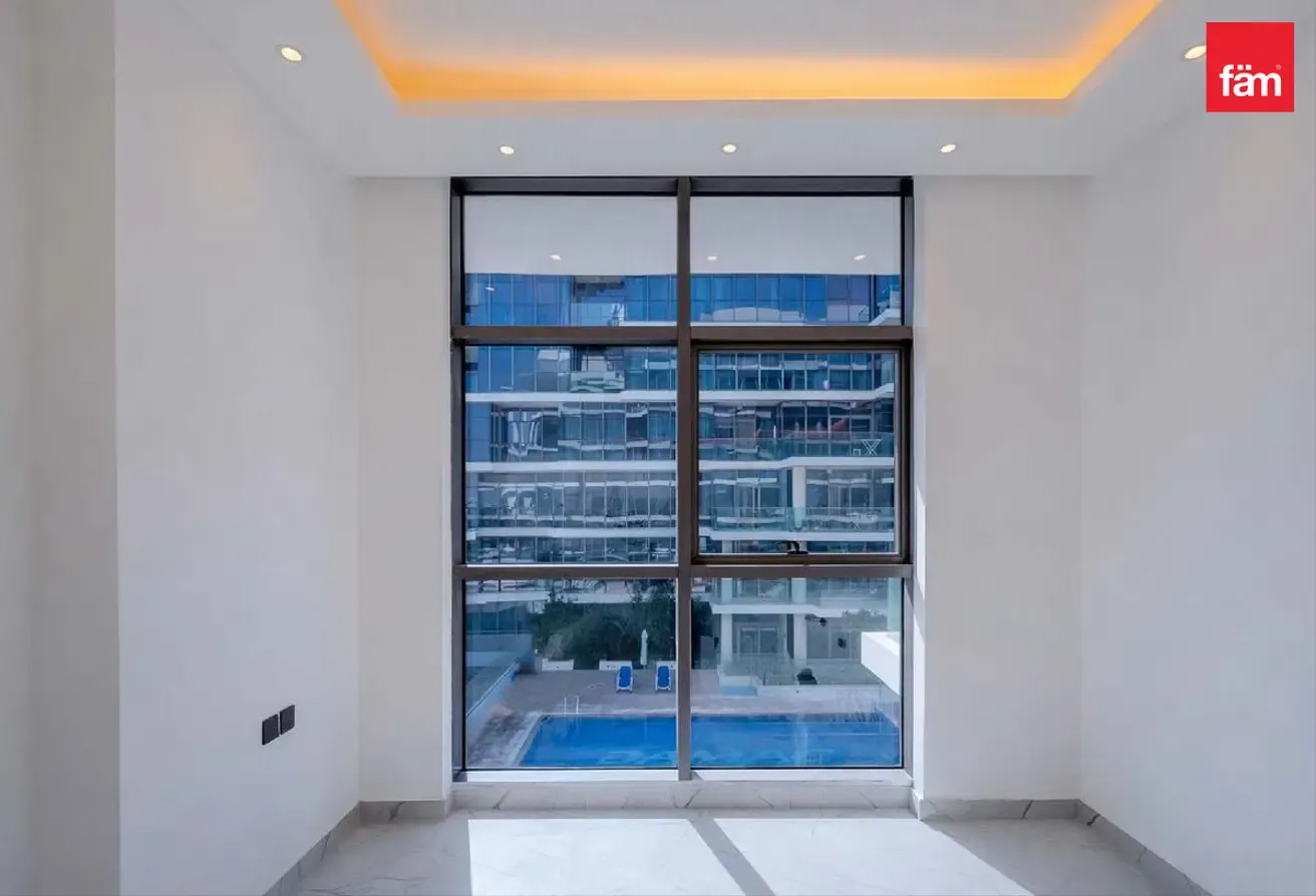 Pool Golf View | Spacious | Modern Bright Layout