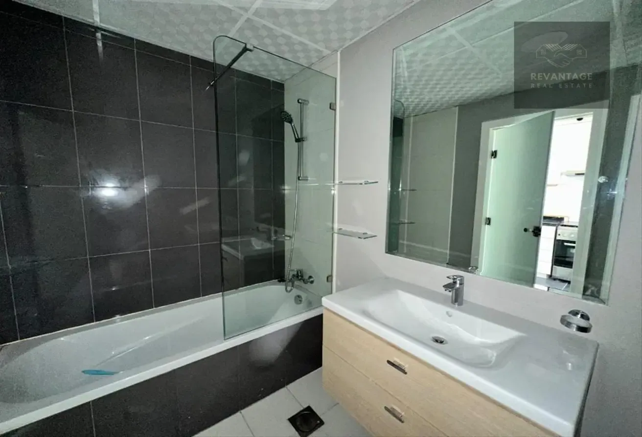 Vacant Studio with Parking | Hot Deal