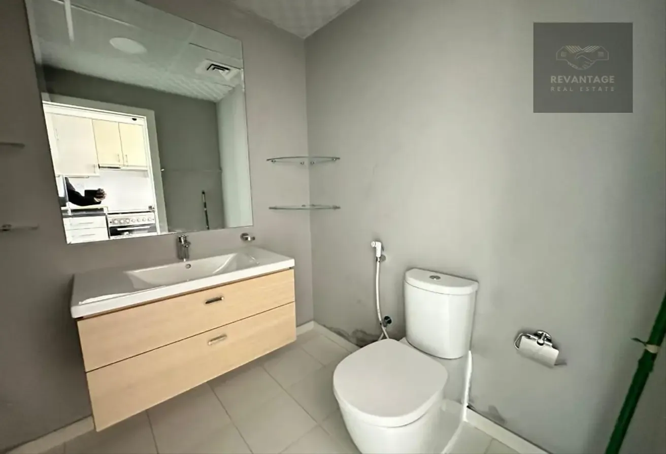 Vacant Studio with Parking | Hot Deal