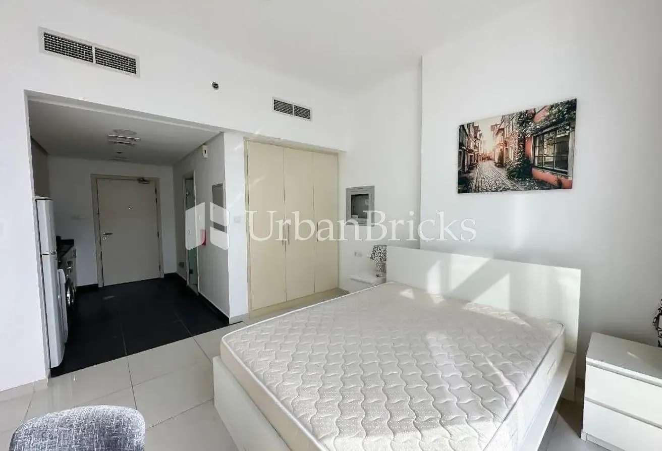 Golf view | Fully Furnished | Multiple Cheques